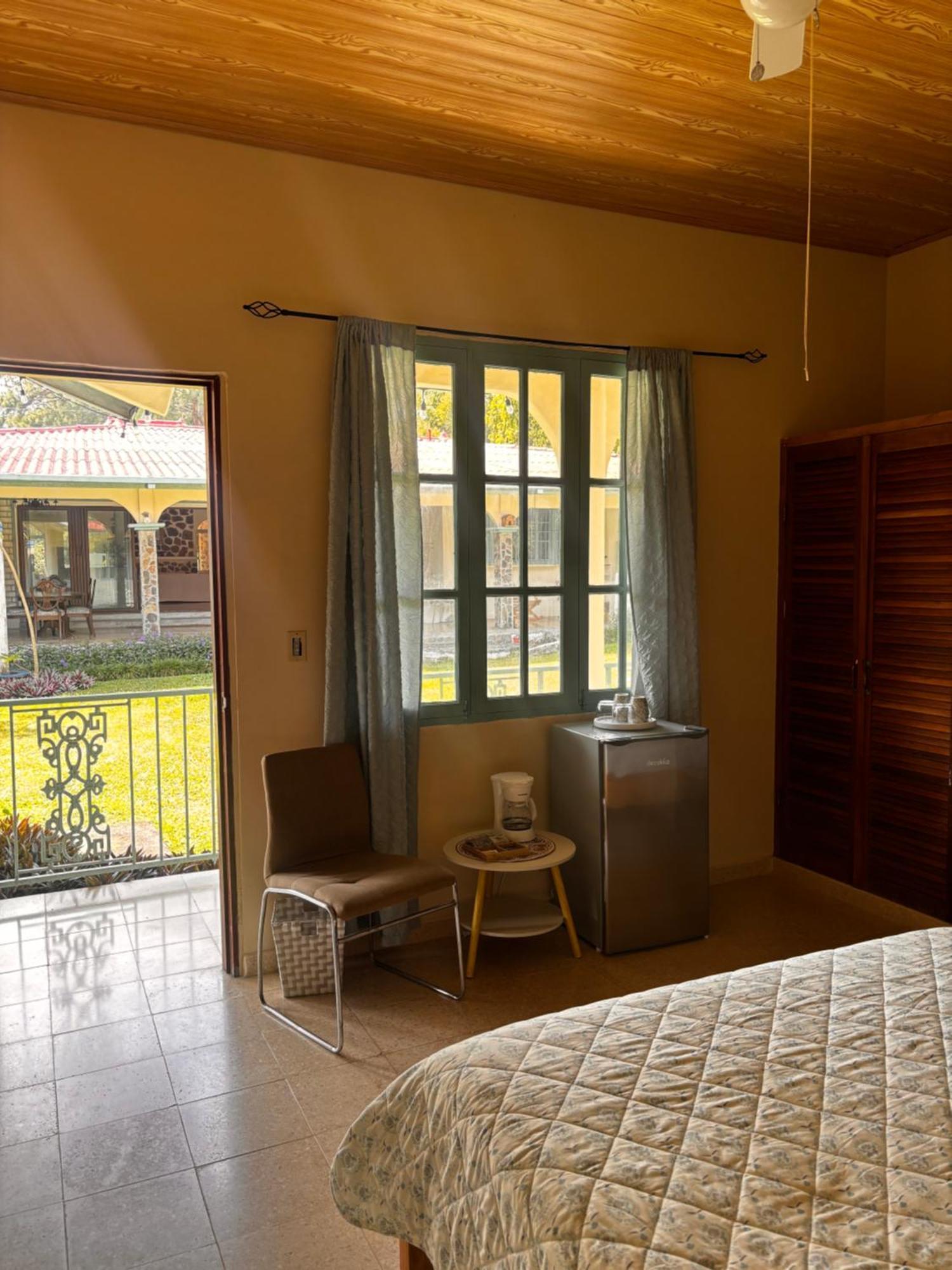 La Maison D' Ivonne Antón Exteriör bild